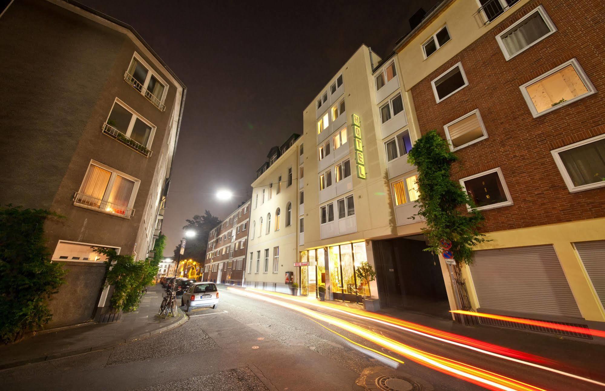 ノヴム ホテル レオネット ケルン アルトシュタット エクステリア 写真